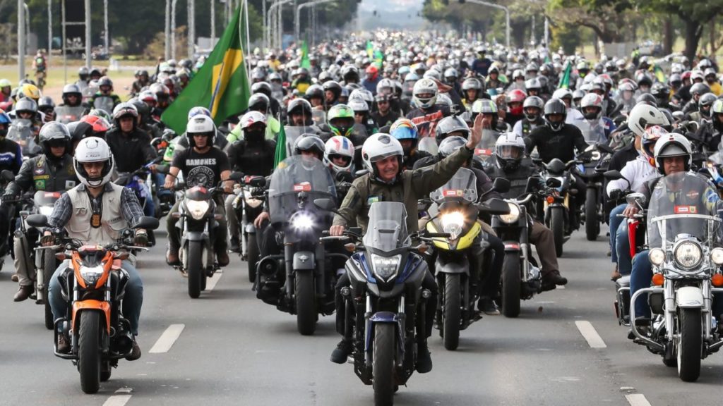(Brasília - DF, 09/05/2021) Presidente Jair Bolsonaro durante passeio de moto pelas ruas de Brasília.
Foto: Marcos Corrêa/PR